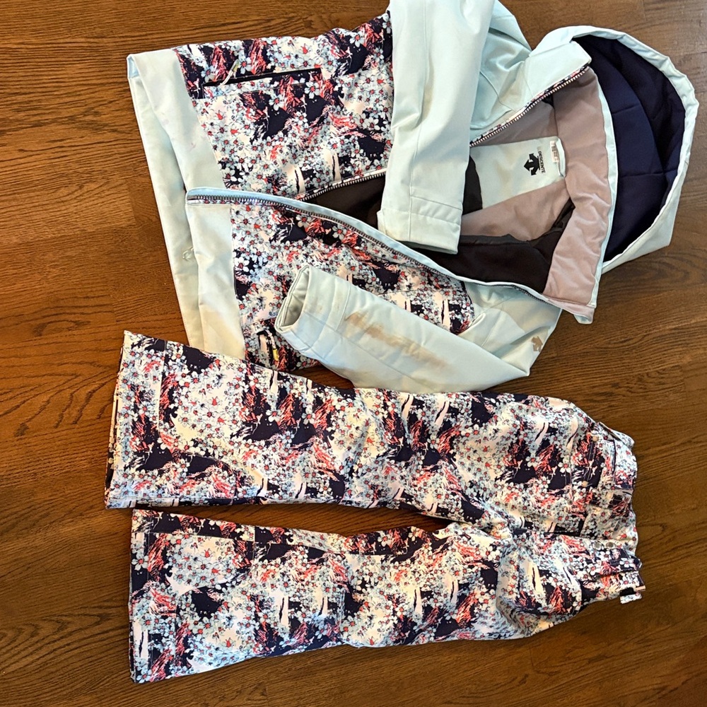 Descente Kids Jacket and Pants Set - Multicolor and White